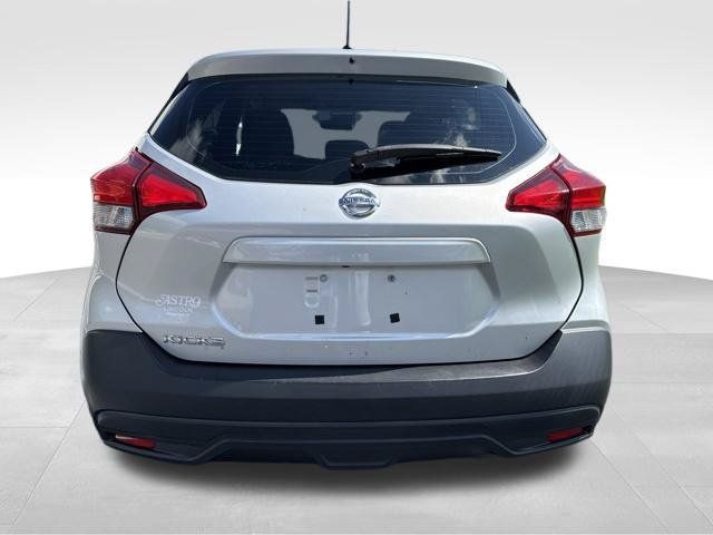 Used 2018 Nissan Kicks S FWD image 4