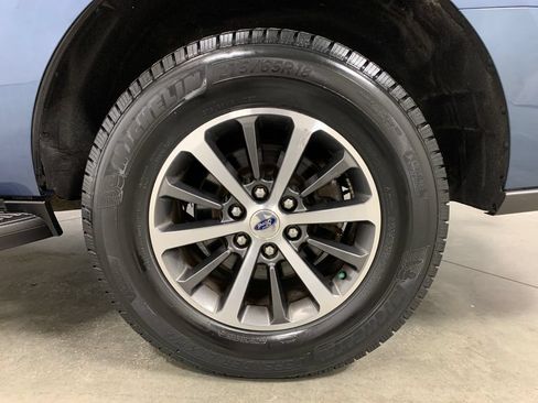 Used 2018 Ford Expedition XLT w/ Equipment Group 201A AWD/4WD image 4