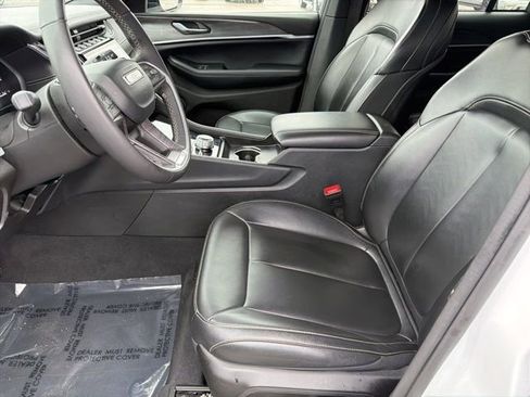 Used 2024 Jeep Grand Cherokee Limited AWD/4WD image 9