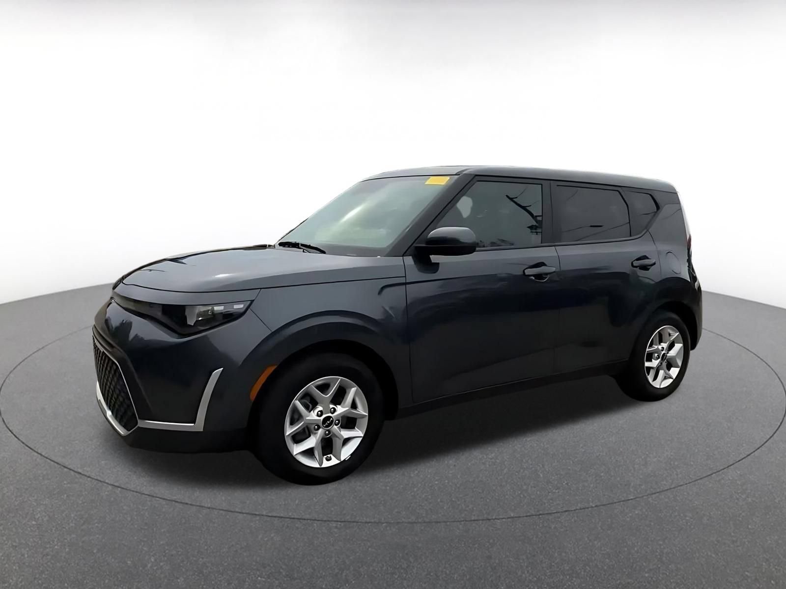 Used 2025 Kia Soul LX w/ LX Technology Package FWD image 7