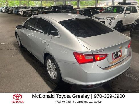 Used 2018 Chevrolet Malibu LT FWD image 2