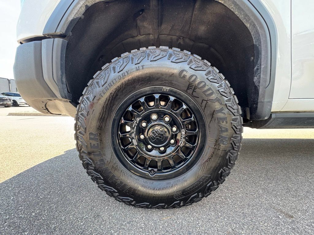 Used 2025 GMC Sierra 2500 AT4X w/ AT4X AEV Edition AWD/4WD image 16