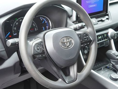 Used 2024 Toyota RAV4 LE AWD/4WD image 13