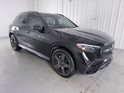 Used 2024 Mercedes-Benz GLC 300 image 3