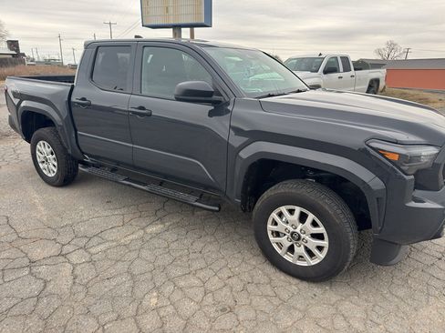 Used 2025 Toyota Tacoma SR image 3