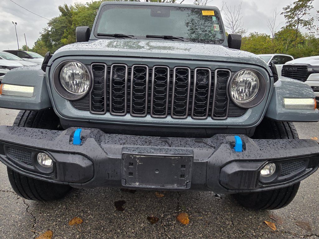 Used 2024 Jeep Wrangler Unlimited w/ Convenience Group AWD/4WD image 13