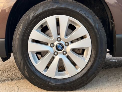 Used 2019 Subaru Outback 2.5i Premium image 12