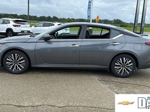 Used 2025 Nissan Altima 2.5 SV FWD image 4