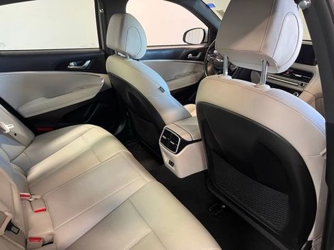 Used 2024 Genesis G70 2.5T image 14