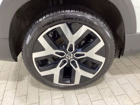 Certified 2023 Volkswagen Taos SEL image 26