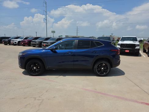 Used 2024 Chevrolet Trax LS w/ LS Convenience Package FWD image 11