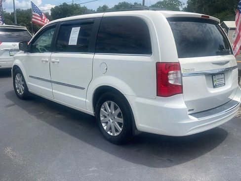 Used 2013 Chrysler Town & Country Touring FWD image 8