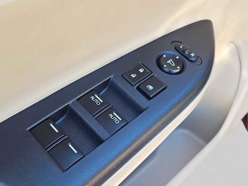 Used 2017 Honda Accord Touring image 12