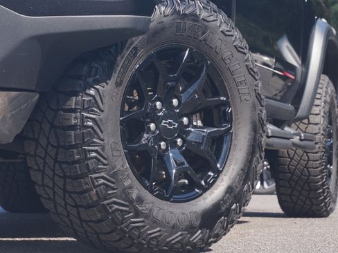 Used 2025 Chevrolet Colorado ZR2 w/ Midnight Edition image 36