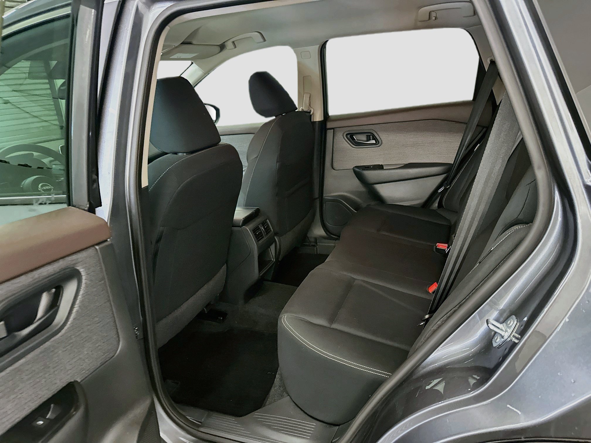 Used 2023 Nissan Rogue S AWD/4WD image 28