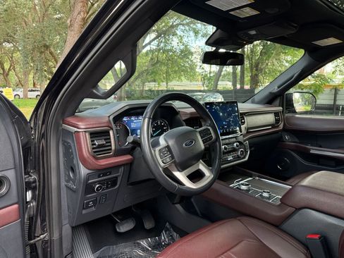 Used 2024 Ford Expedition Limited AWD/4WD image 36