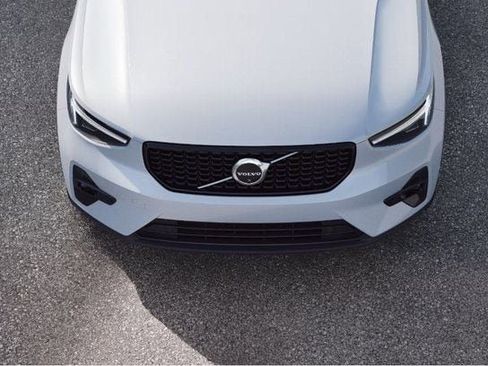 New 2025 Volvo XC40 B5 Ultra w/ Protection Package Premier AWD/4WD image 9