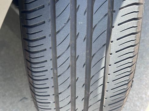 Used 2022 Hyundai Venue SEL FWD image 3