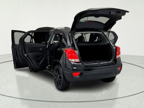 Used 2022 Chevrolet Trax LT w/ Midnight Edition AWD/4WD image 11