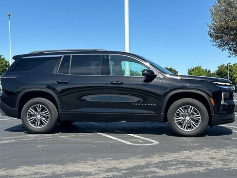 Used 2025 Chevrolet Traverse LT AWD/4WD image 3