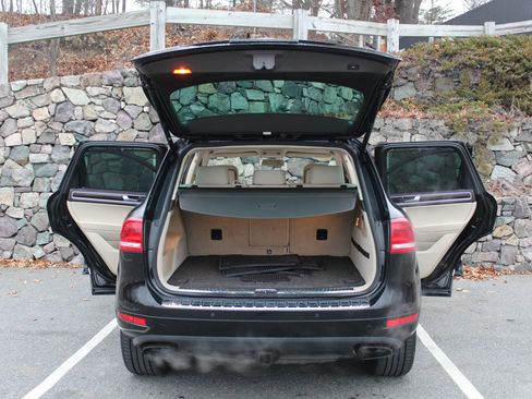 Used 2014 Volkswagen Touareg Hybrid image 10