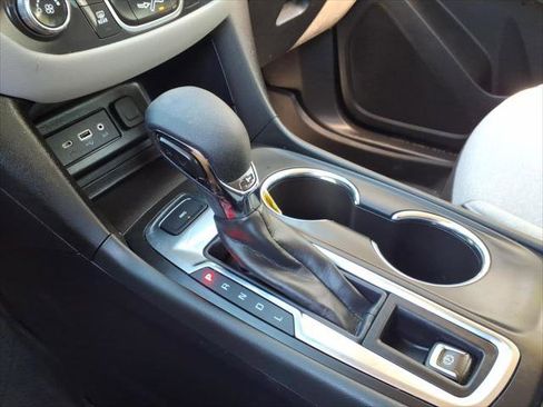 Used 2022 Chevrolet Equinox LS w/ LPO, Floor Liner Package AWD/4WD image 19