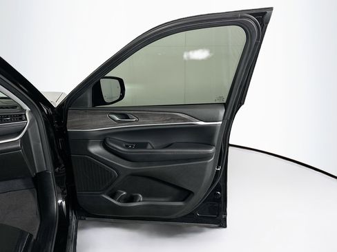 Used 2023 Jeep Grand Cherokee L Limited w/ Black Appearance Package RWD image 35