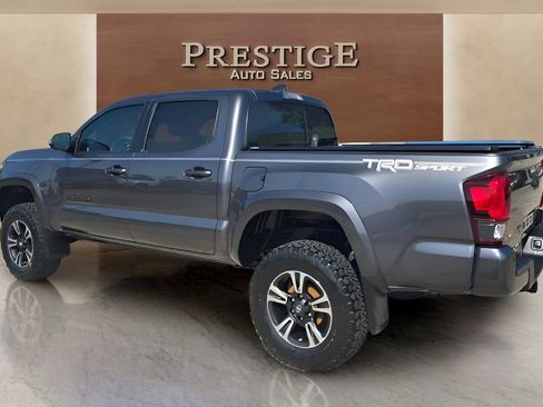 Used 2019 Toyota Tacoma TRD Sport image 6