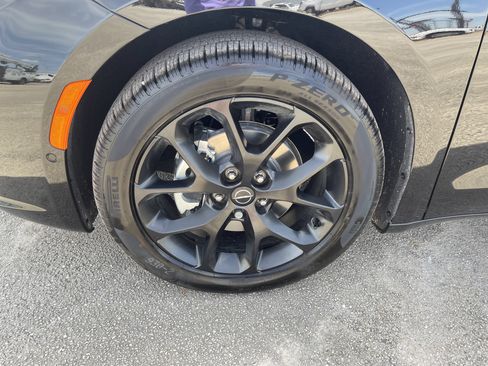 New 2025 Chrysler Pacifica Limited FWD image 10