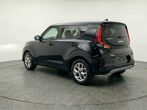 Used 2025 Kia Soul LX w/ LX Technology Package FWD image 6