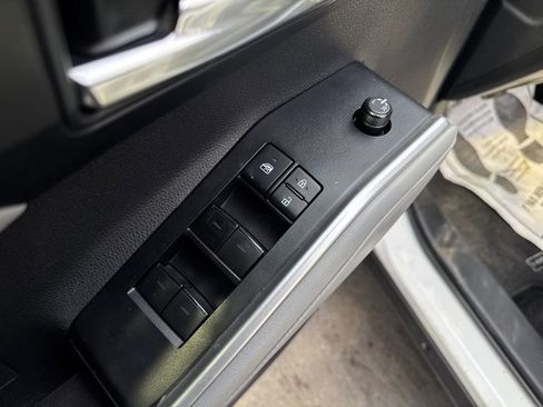 Used 2020 Toyota Highlander XLE image 18