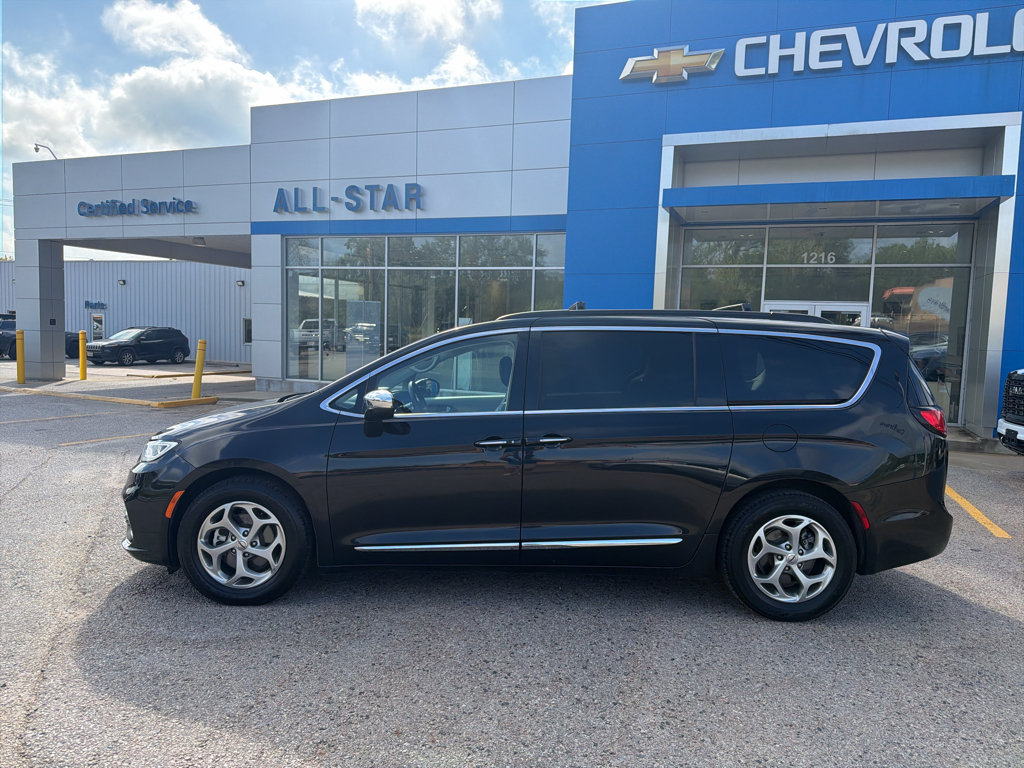Used 2023 Chrysler Pacifica Limited FWD image 4