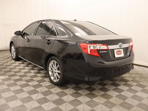 Used 2012 Toyota Camry XLE w/ Leather Pkg FWD image 3