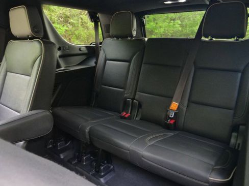 Used 2022 GMC Yukon SLT w/ SLT Premium Package image 29