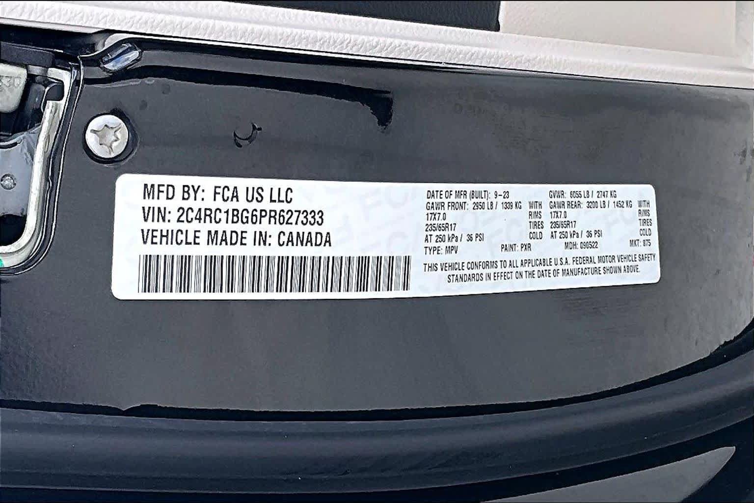 Used 2023 Chrysler Pacifica Touring-L FWD image 34