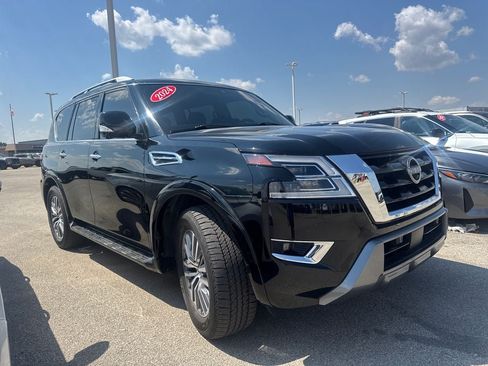 Used 2024 Nissan Armada SL w/ Captain's Chairs Package RWD image 3