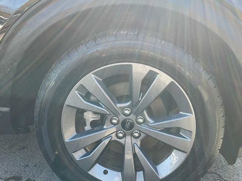 Used 2021 Ford Explorer XLT w/ Equipment Group 202A AWD/4WD image 22