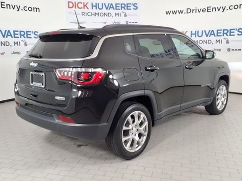 Used 2023 Jeep Compass Latitude AWD/4WD image 4