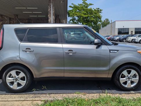 Used 2019 Kia Soul FWD image 8