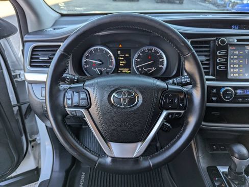 Used 2018 Toyota Highlander XLE AWD/4WD image 15