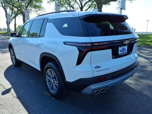 Used 2026 Chevrolet Traverse LT w/ Driver Confidence Package FWD image 5