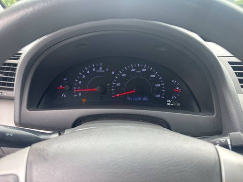 Used 2010 Toyota Camry LE FWD image 19