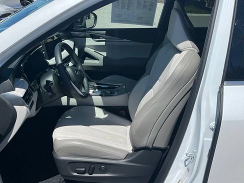 Certified 2026 INFINITI QX60 Luxe w/ Cargo Package FWD image 7