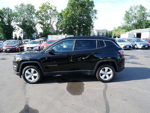 Used 2018 Jeep Compass Latitude w/ Cold Weather Group AWD/4WD image 8