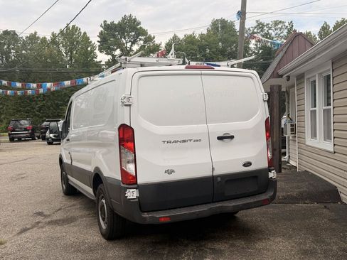 Used 2015 Ford Transit 250 130 Low Roof RWD image 5
