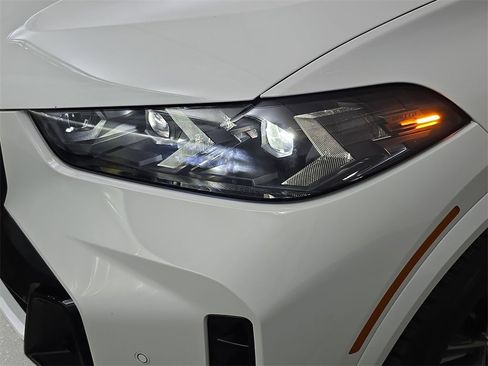 Used 2024 BMW X5 M60i image 32