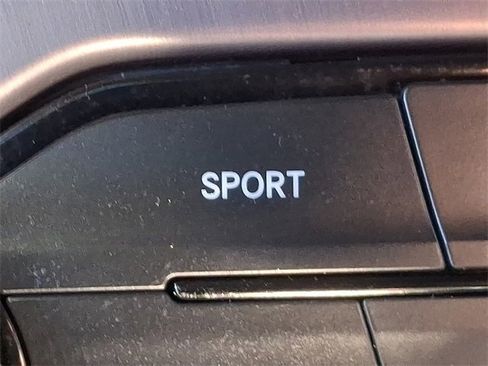 Used 2015 Dodge Challenger SXT image 26