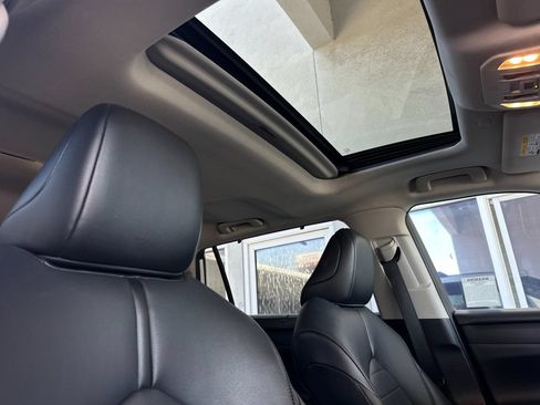 Used 2021 Toyota Highlander XLE AWD/4WD image 17