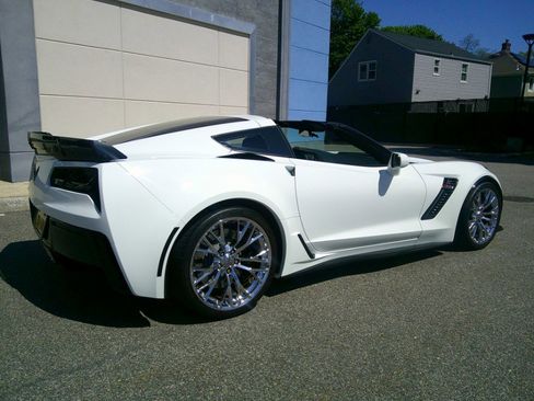 Used 2015 Chevrolet Corvette Z06 w/ 3LZ Preferred Equipment Group RWD image 18