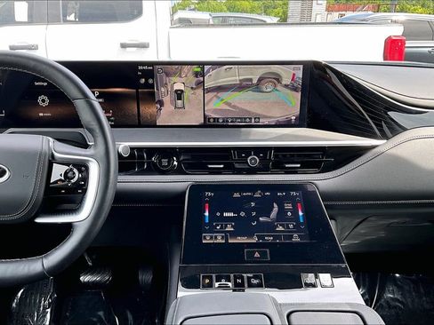 Used 2025 INFINITI QX80 Sensory AWD/4WD image 12